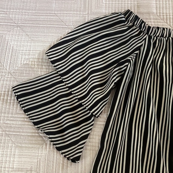 Stripped off the shoulder top - Picture 2 of 3